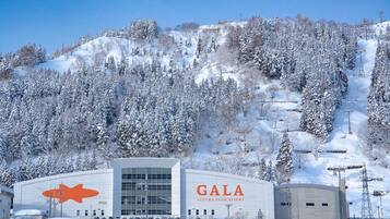 Premium bedding, down duvets, desk, soundproofing