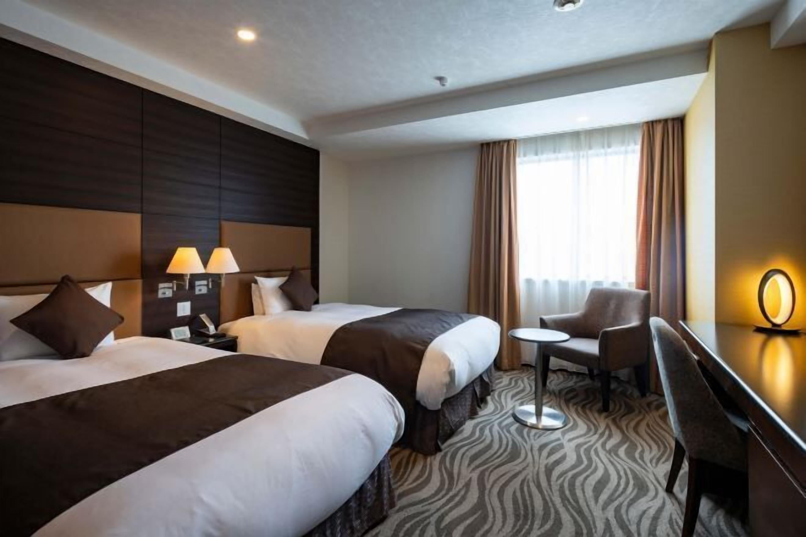 高档床上用品、羽绒被、办公桌、隔音