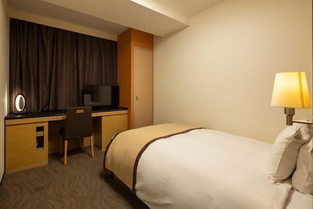 高档床上用品、羽绒被、办公桌、隔音