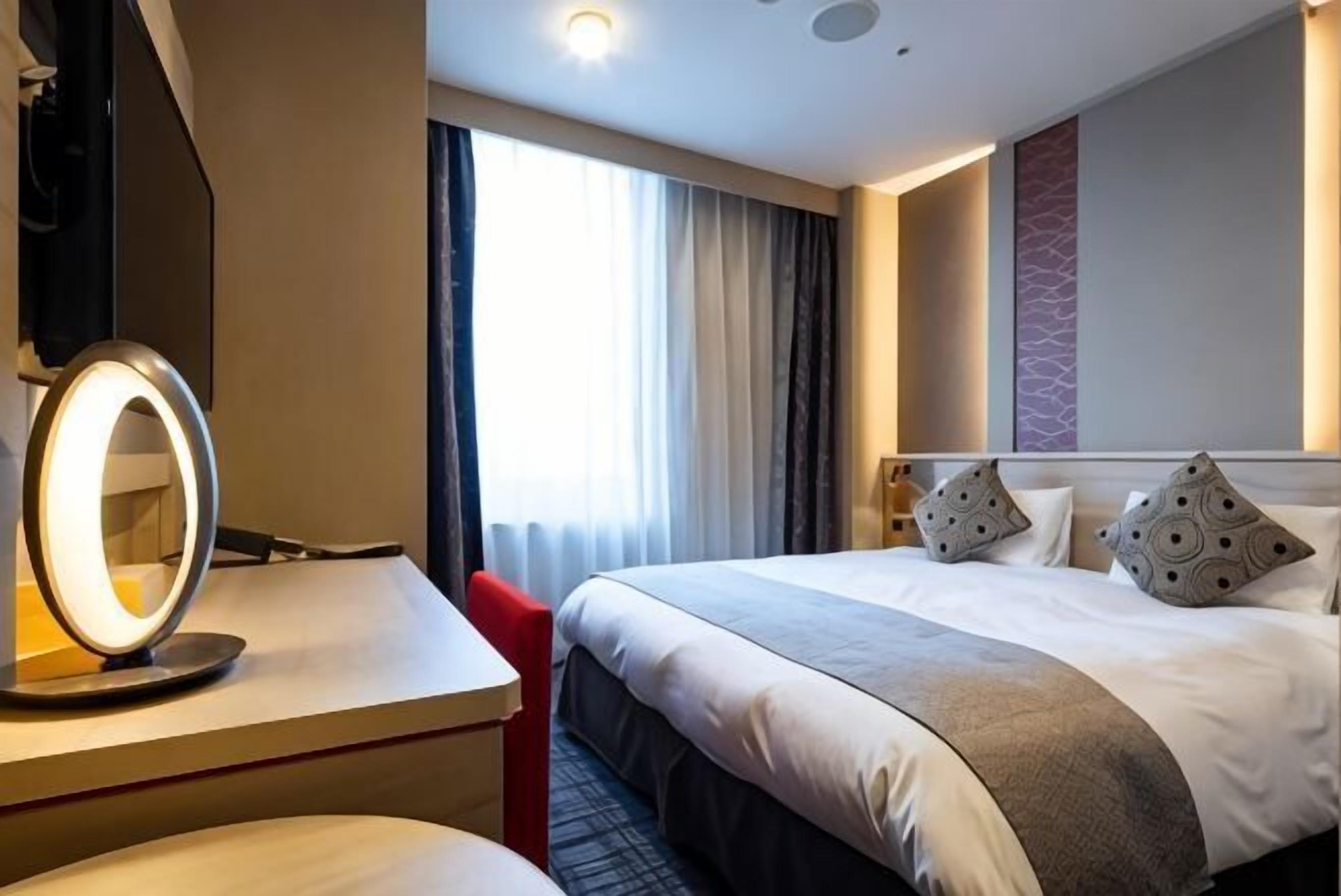 高档床上用品、羽绒被、办公桌、隔音