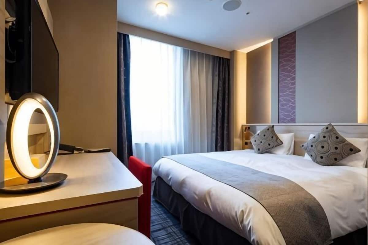 高档床上用品、羽绒被、办公桌、隔音