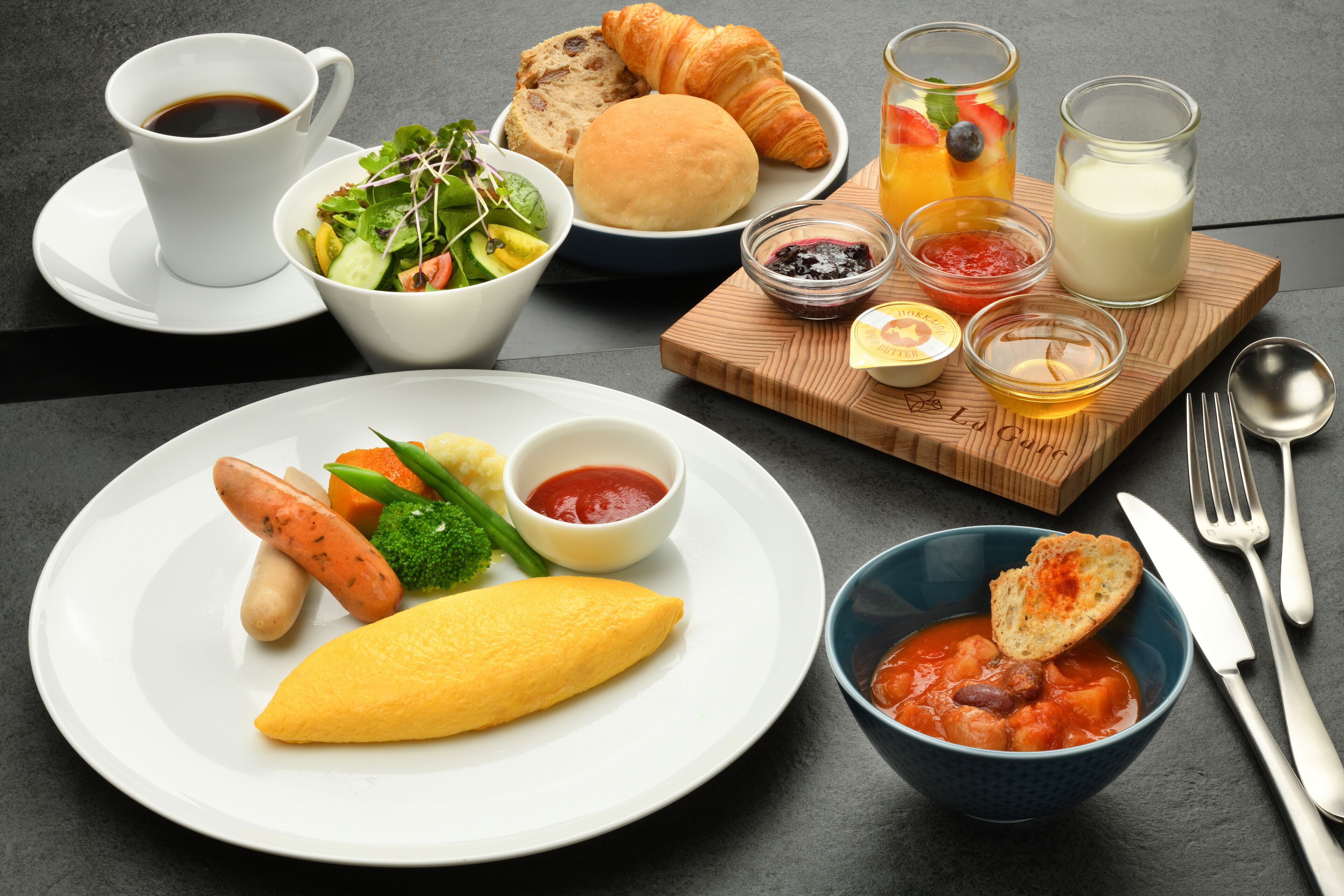 daily full breakfast (jpy 2600 per person)