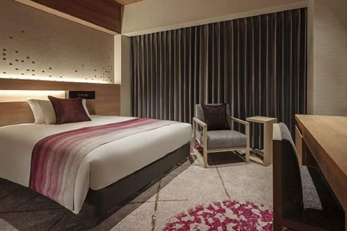Down duvets, in-room safe, individually decorated