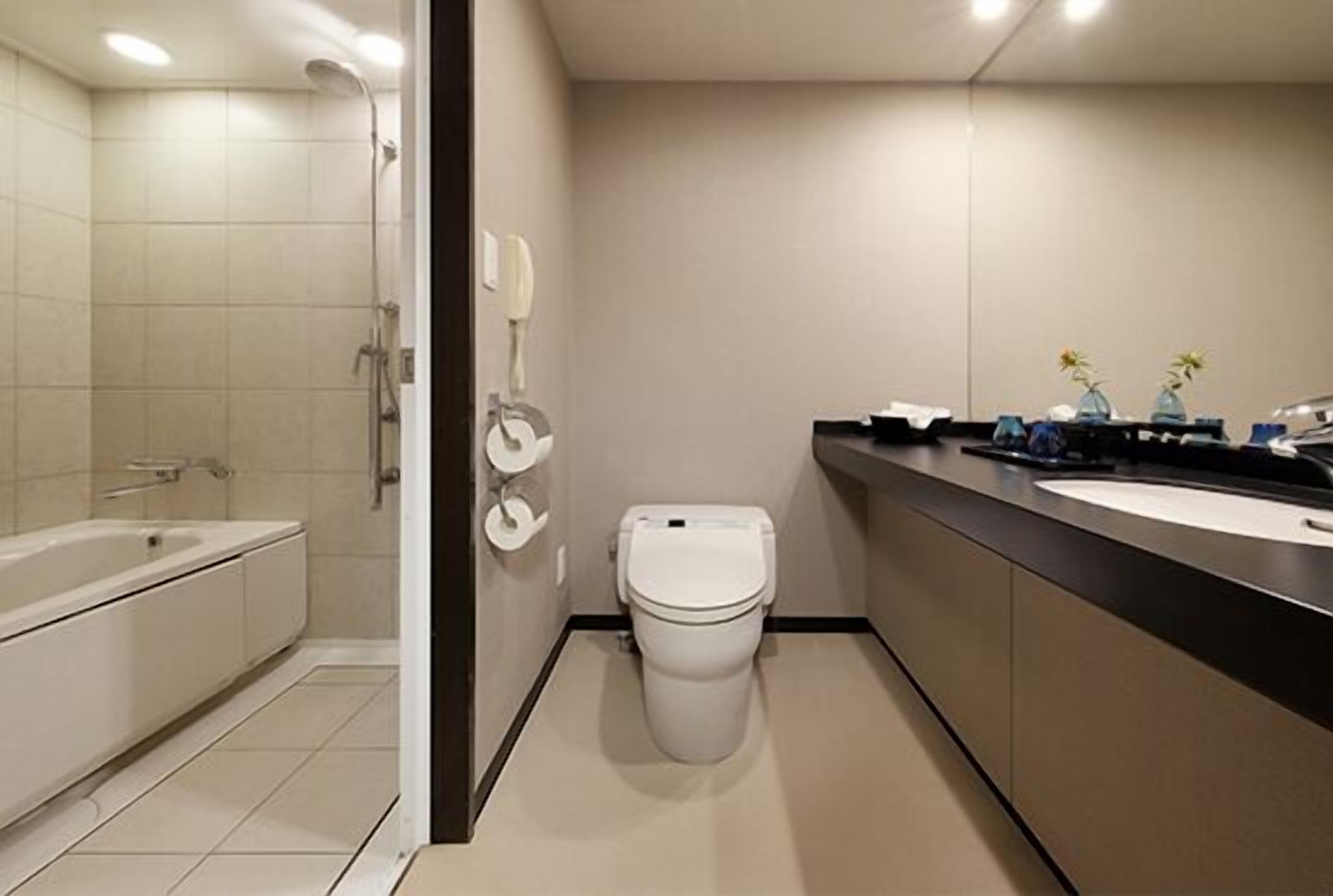 premier room, non smoking (concept floor) | bathroom | free toiletries, hair dryer, slippers, electronic bidet