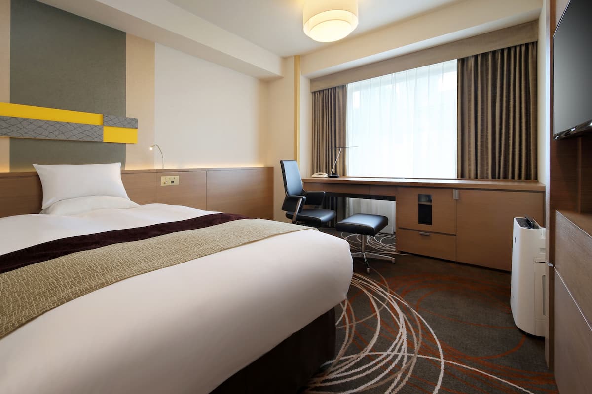 Standard Single Room, 1 Bedroom, Non Smoking | Down duvets, in-room safe, individually decorated