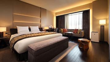 Premier Room, Non Smoking (Concept Floor) | Down comforters, in-room safe, individually decorated