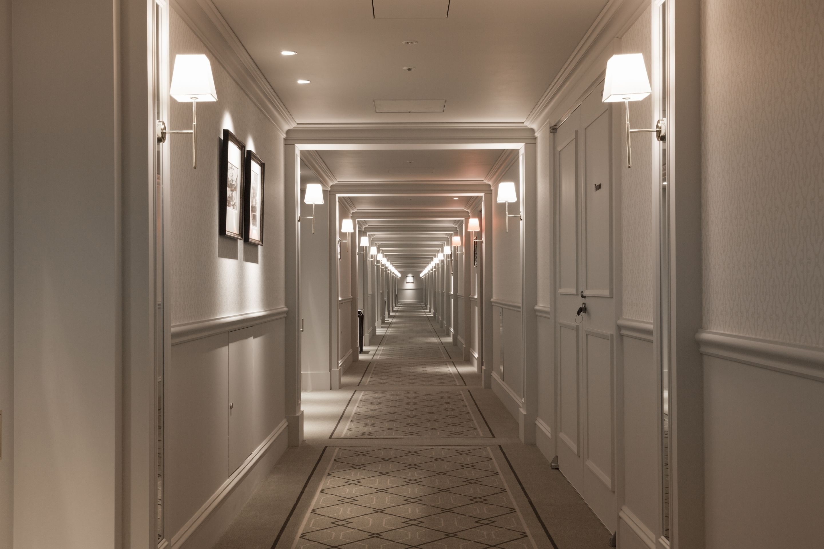 クラシック コンフォートツイン 禁煙 /  36平米 (東京駅ホーム隣接の為眺望なし) | 廊下