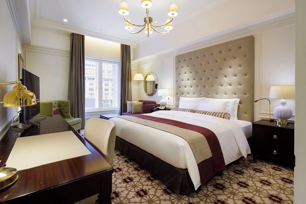Comfort Double Room, Non Smoking, City View | Down duvets, minibar, in-room safe, desk