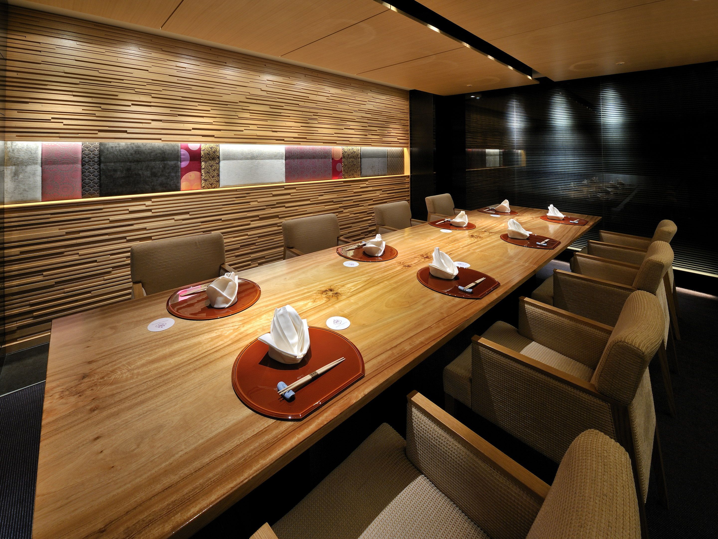 6 restaurants, breakfast, lunch, dinner served; french cuisine