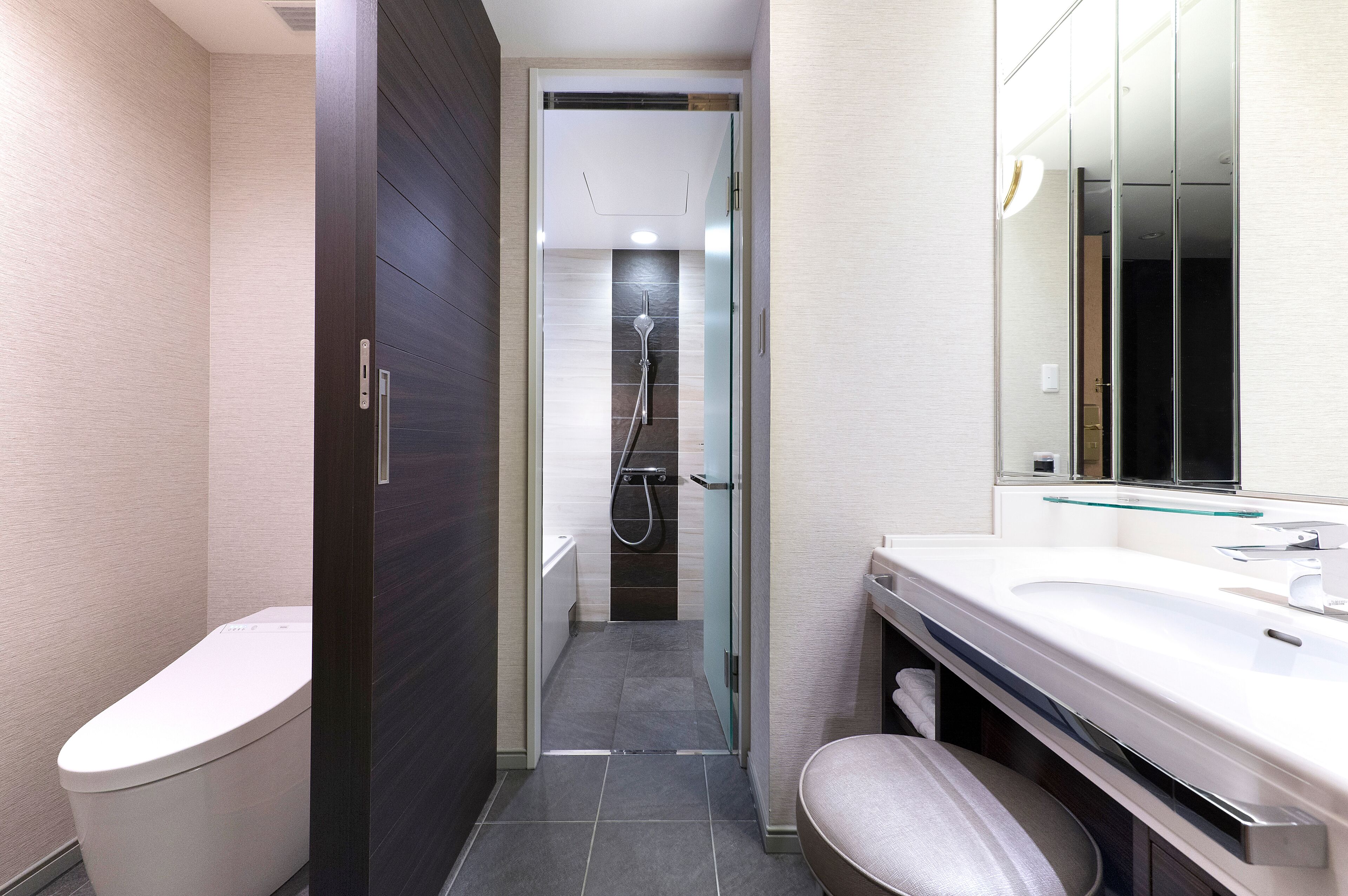 combined shower/bathtub, free toiletries, hair dryer, slippers