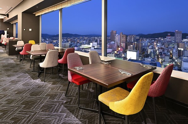 Daily buffet breakfast (JPY 5500 per person)