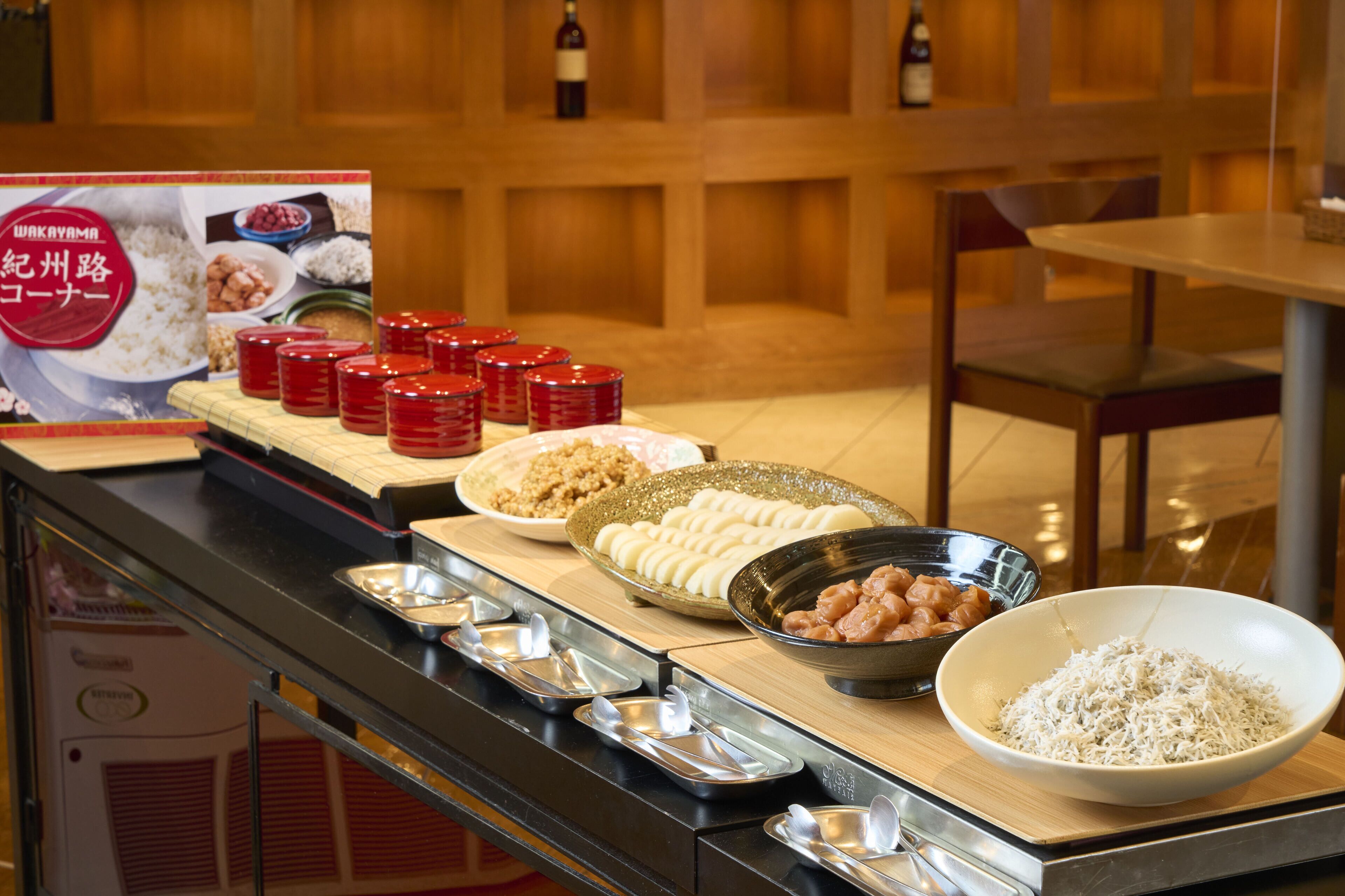 daily buffet breakfast (jpy 3000 per person)