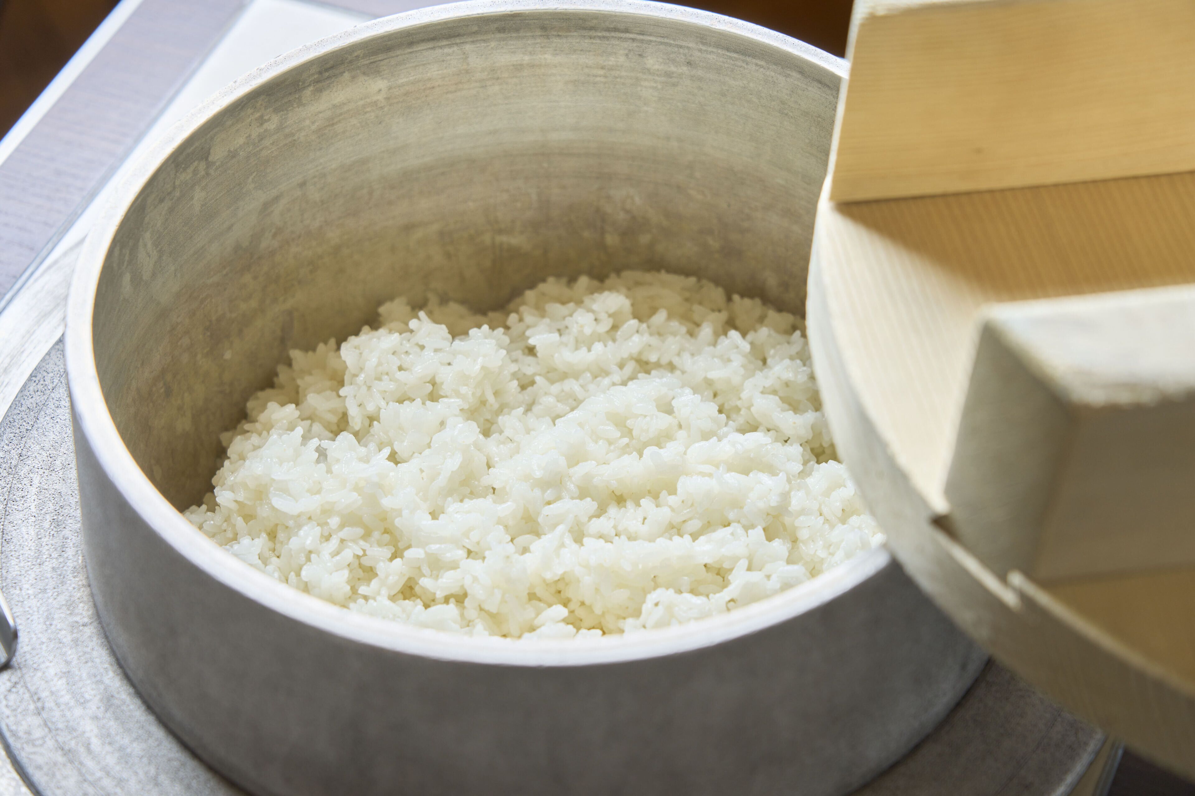 daily buffet breakfast (jpy 3000 per person)