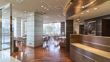 3 间餐厅,供应早餐、午餐和晚餐,日本菜