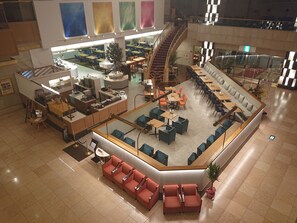 4 restaurants, breakfast, lunch, dinner served; Japanese cuisine 