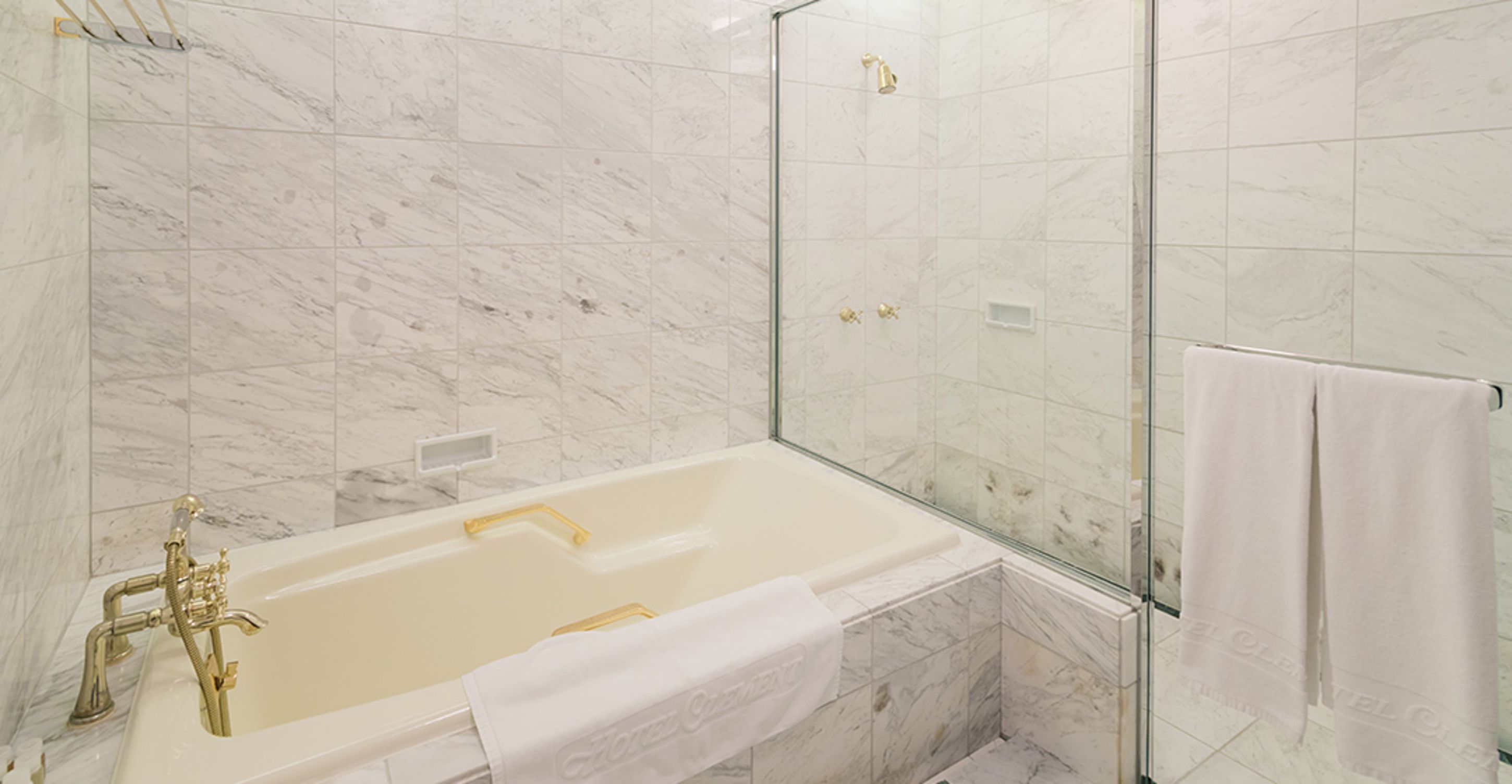 royal suite, non smoking | bathroom | combined shower/bathtub, deep-soaking bathtub, free toiletries