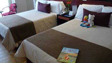 Ropa de cama de alta calidad, cubrecamas y minibar