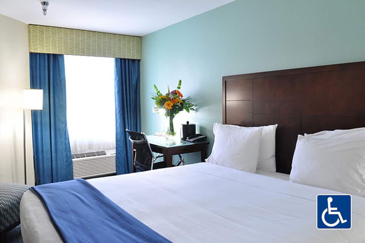 Camas con pillow-top, decoración personalizada y muebles diferentes