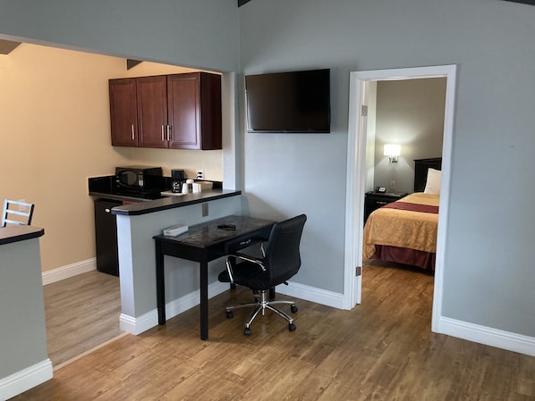 Suite | Living area | 25-inch TV with cable channels