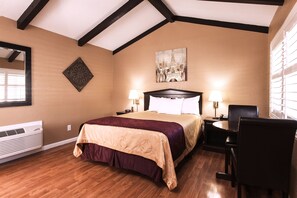 Deluxe Room, 1 Queen Bed