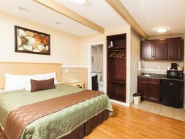 Ropa de cama de alta calidad, muebles diferentes y cortinas blackout 