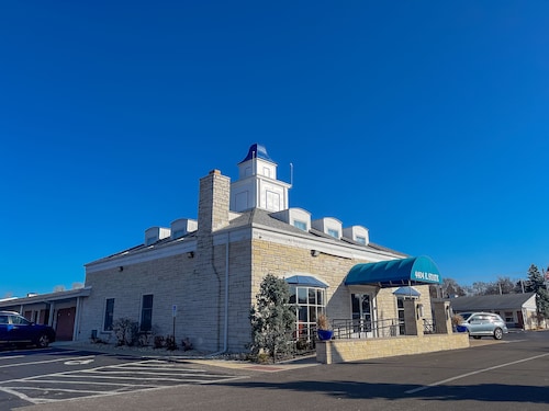 Alpine Inn Rockford