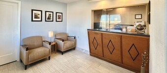 로열 인 샬럿 에어포트 호텔