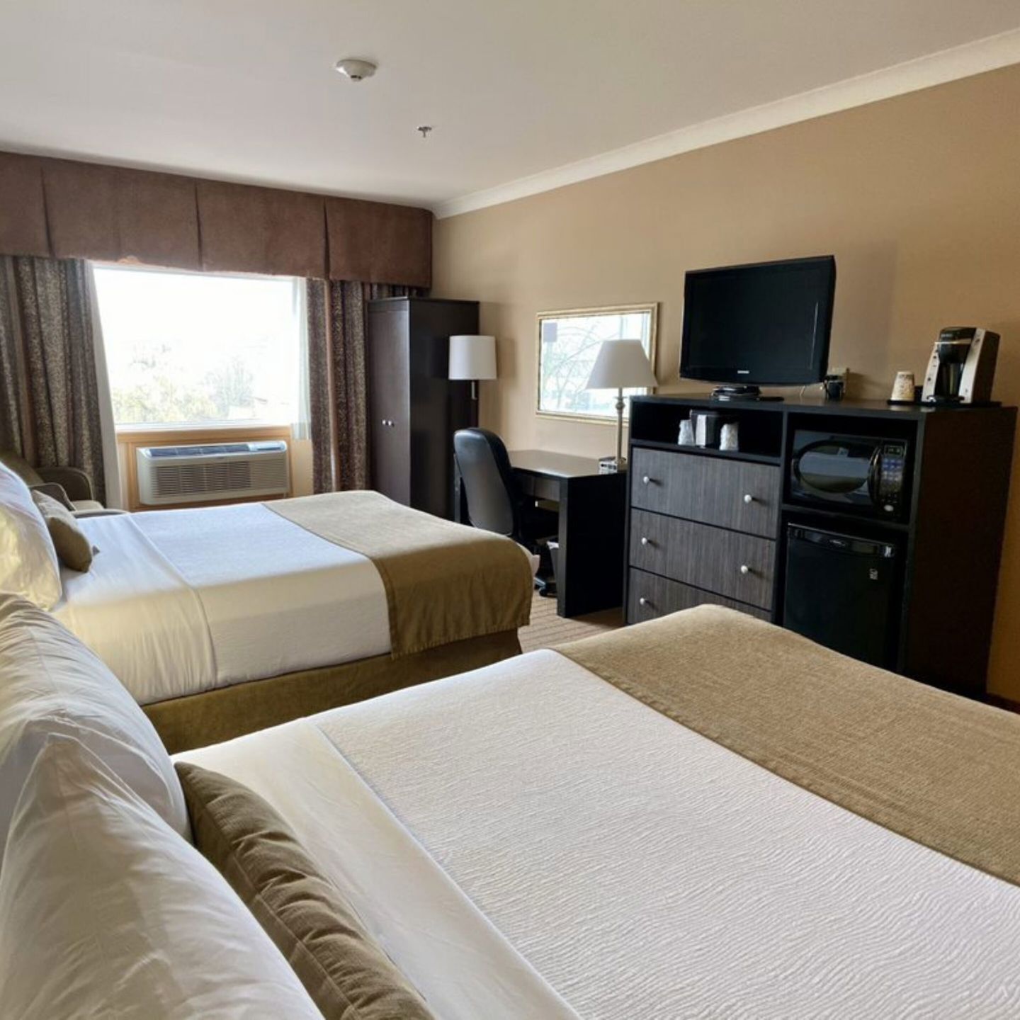 Premium bedding, pillow-top beds, in-room safe, blackout curtains