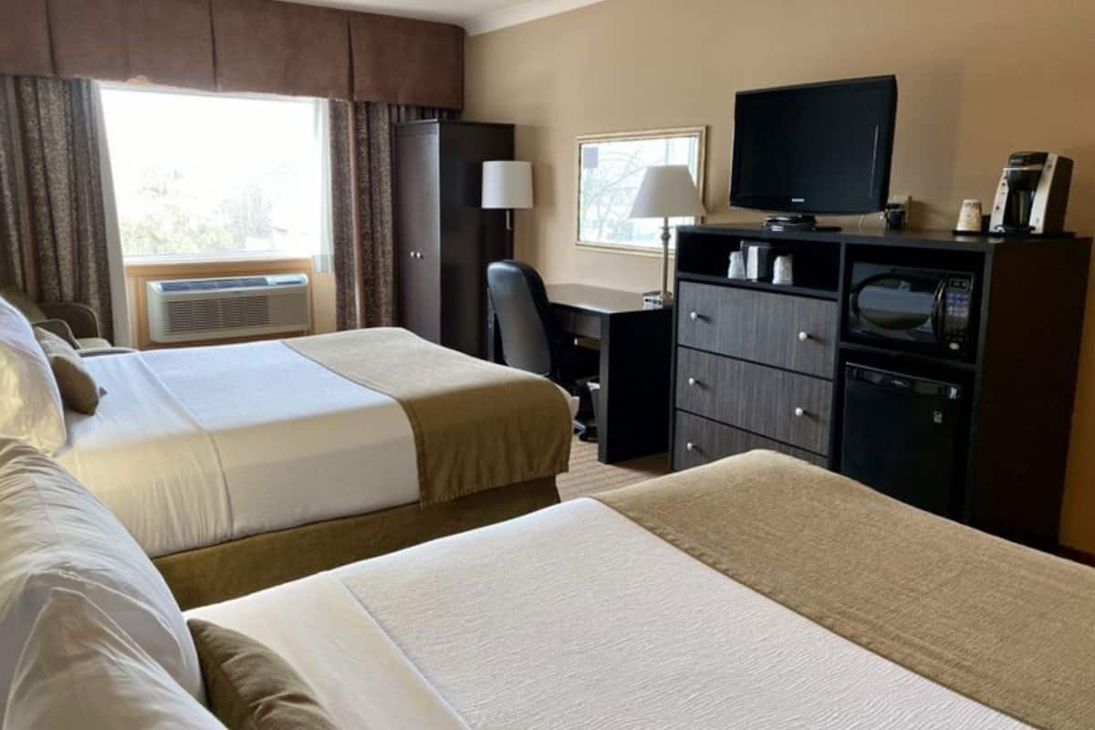 Premium bedding, pillowtop beds, in-room safe, blackout drapes