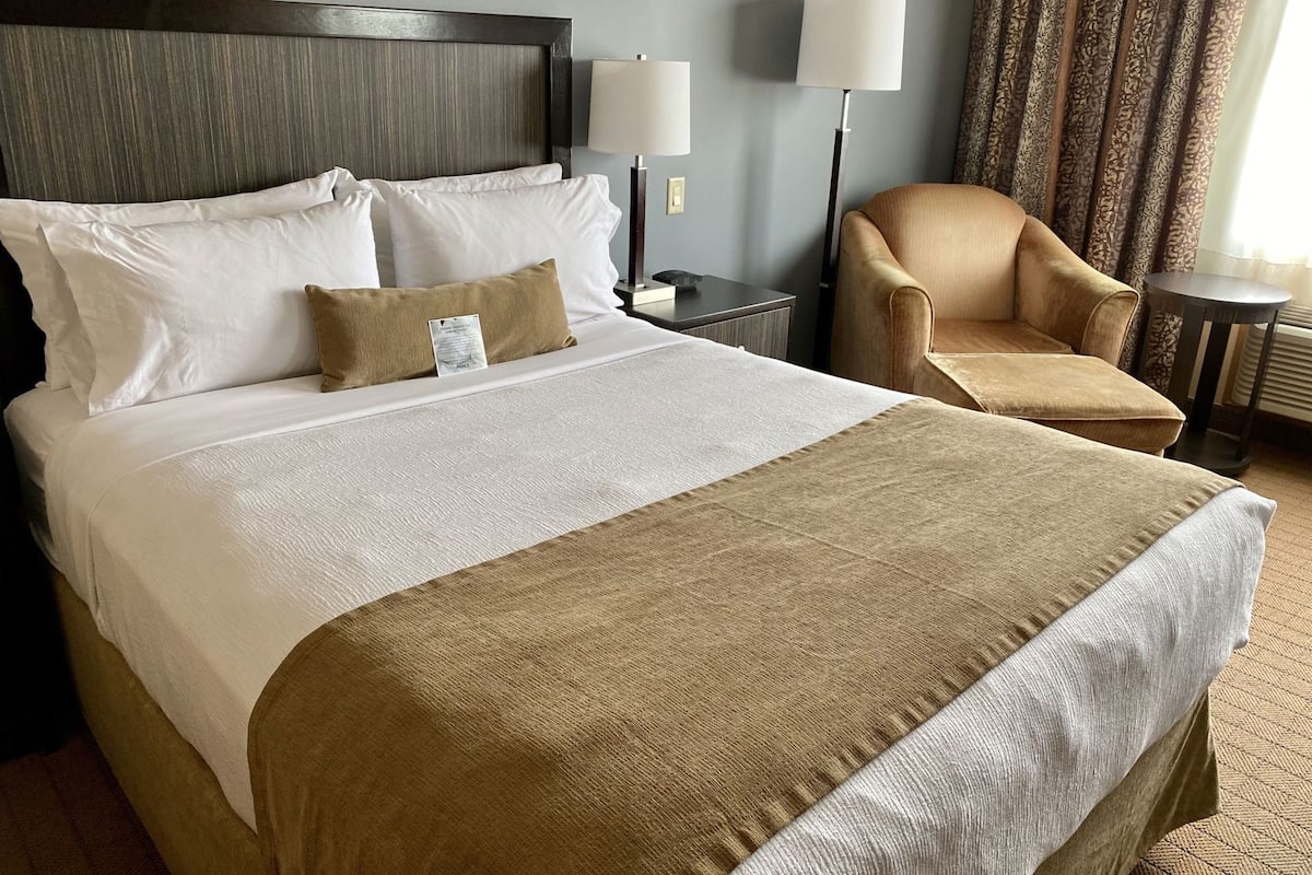 Premium bedding, pillowtop beds, in-room safe, blackout drapes