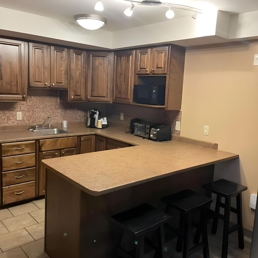 1 king suite - extended stay | private kitchen | fridge, microwave, coffee/tea maker, eco-friendly cleaning products