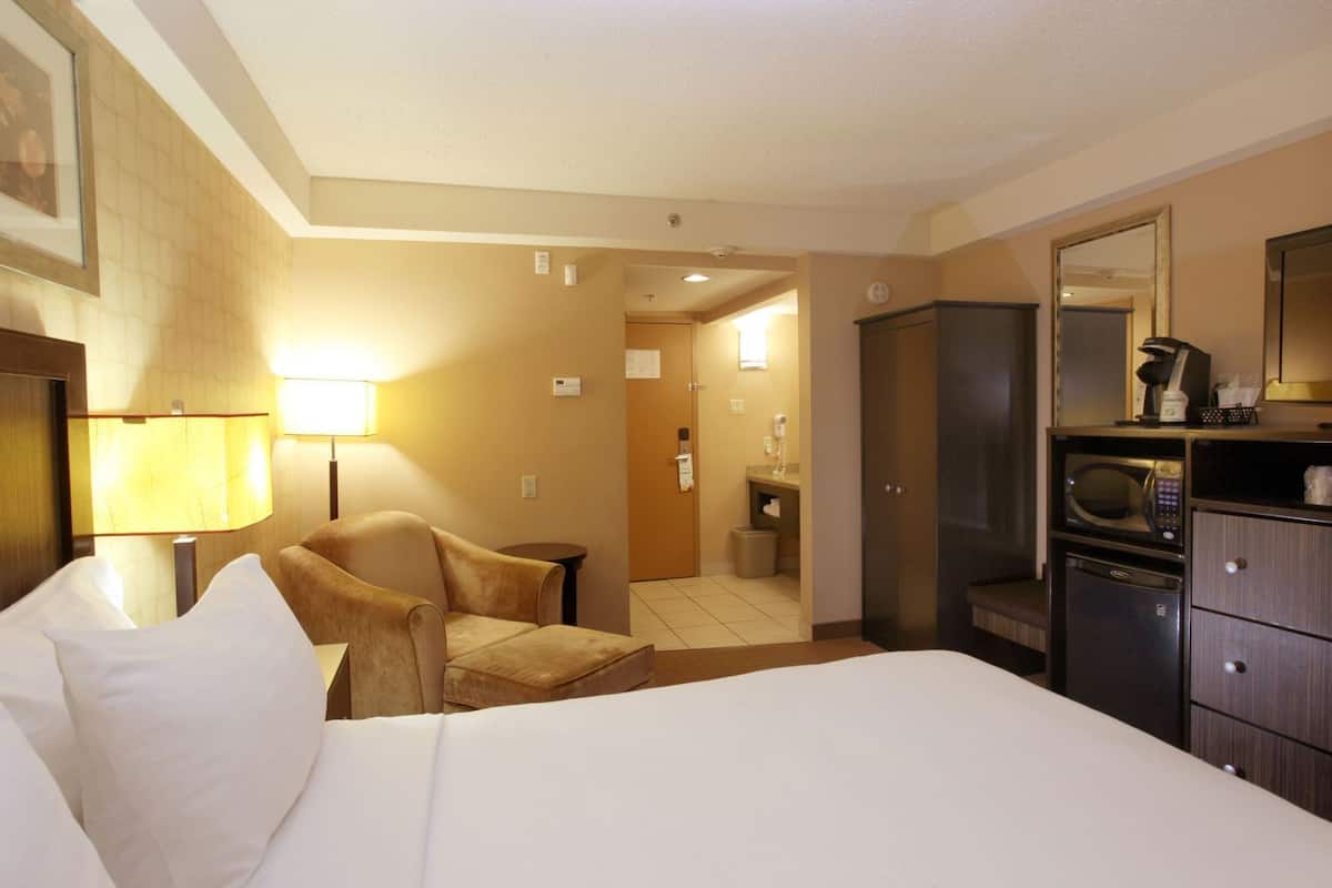 Premium bedding, pillowtop beds, in-room safe, blackout drapes