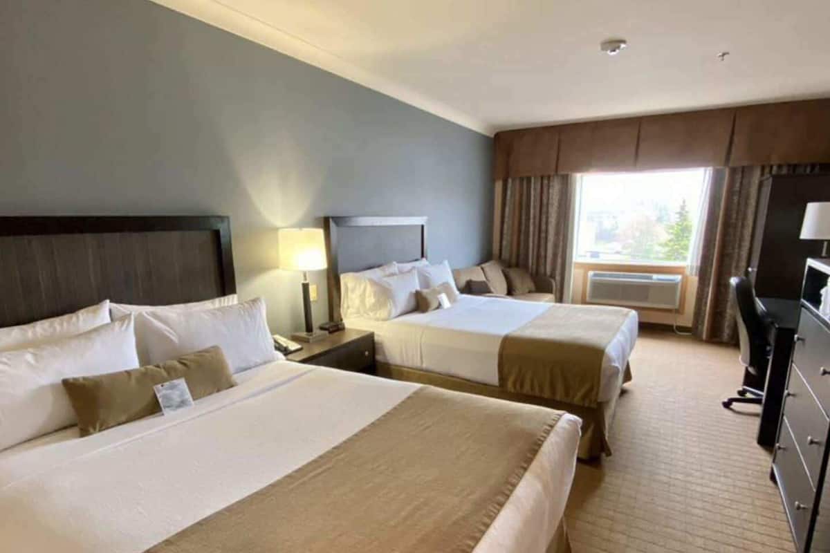 Premium bedding, pillowtop beds, in-room safe, blackout drapes