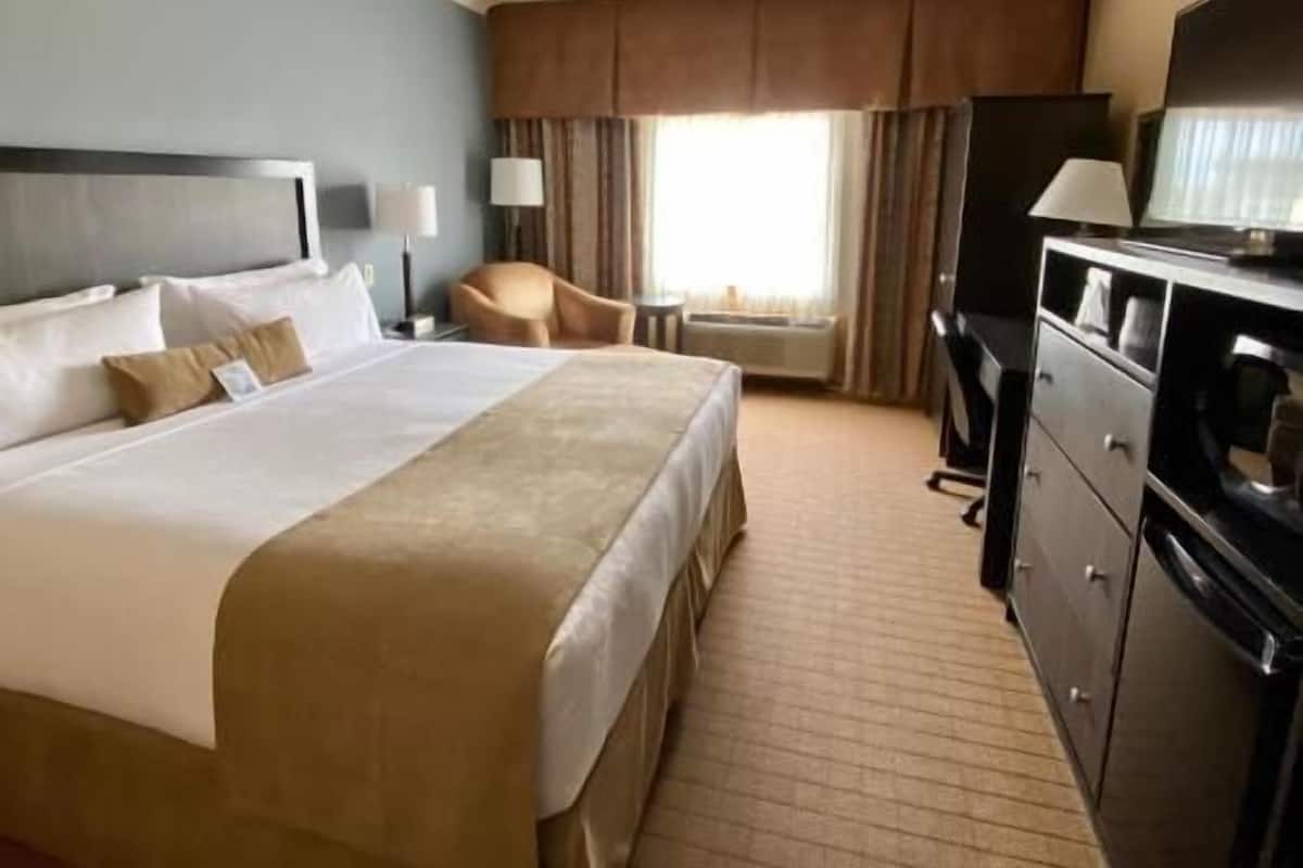 Premium bedding, pillowtop beds, in-room safe, blackout drapes