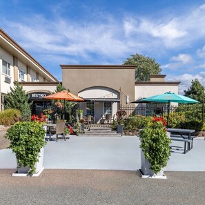 Breakfast, lunch and dinner served