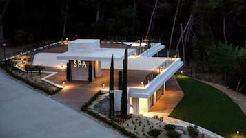 Behandlingsrom for par, badstue, boblebad og kroppsbehandlinger