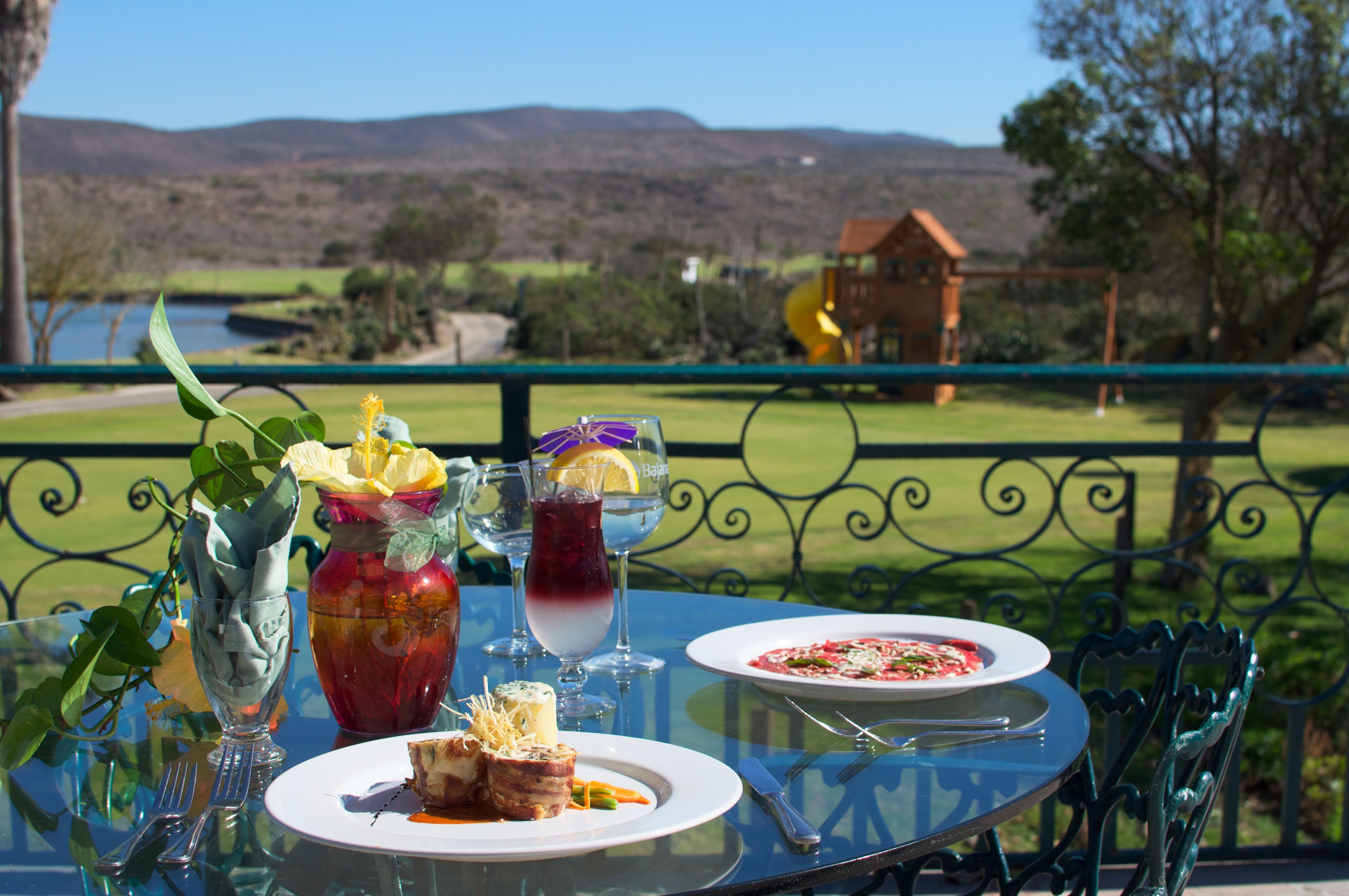 breakfast, lunch served; international cuisine, golf course views