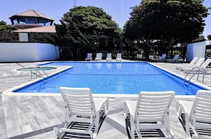 Outdoor pool, pool umbrellas, sun loungers