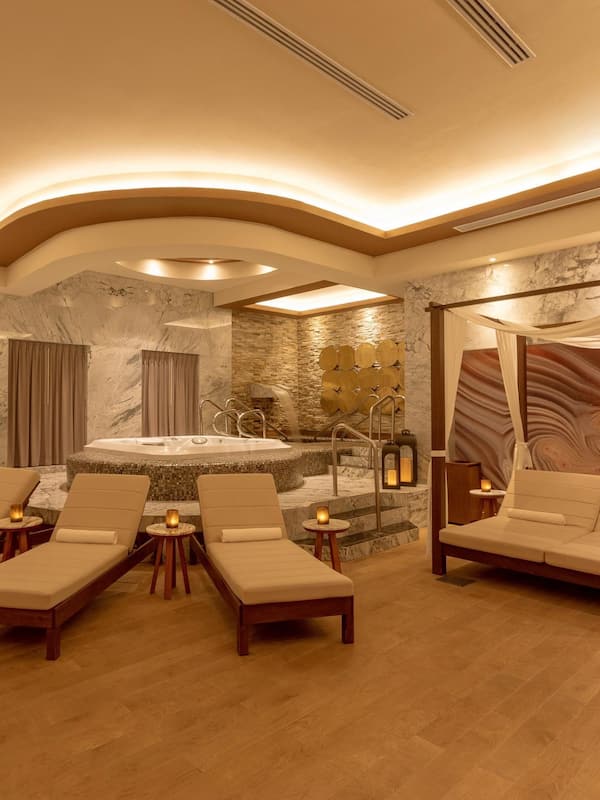 Couples treatment rooms, sauna, hot tub, steam room, Turkish bath