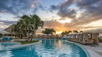 7 outdoor pools, pool umbrellas, sun loungers