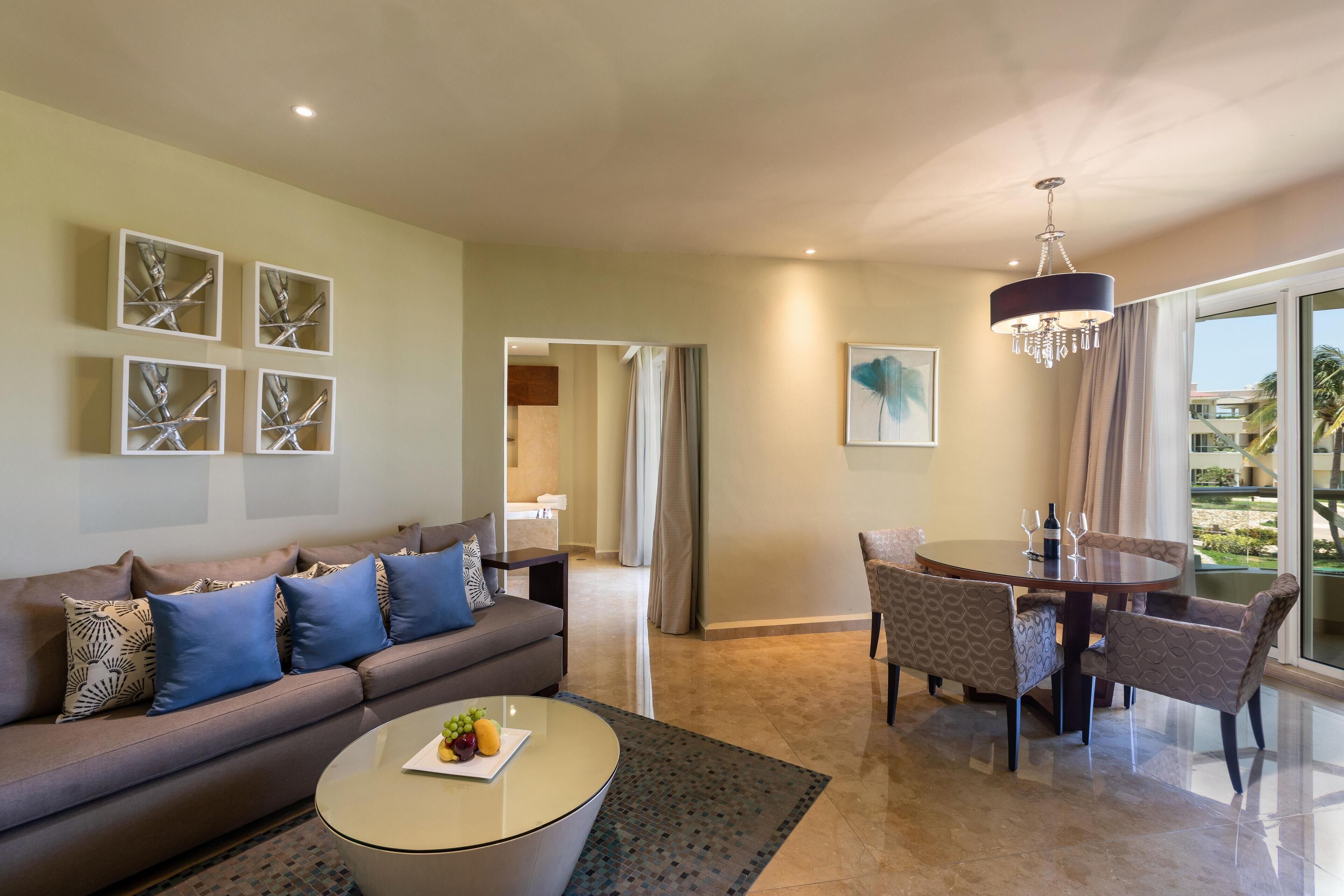 Superior Governor Suite | Bộ đồ giường cao cấp, chăn bông, nệm cao su hoạt tính (memory foam) 