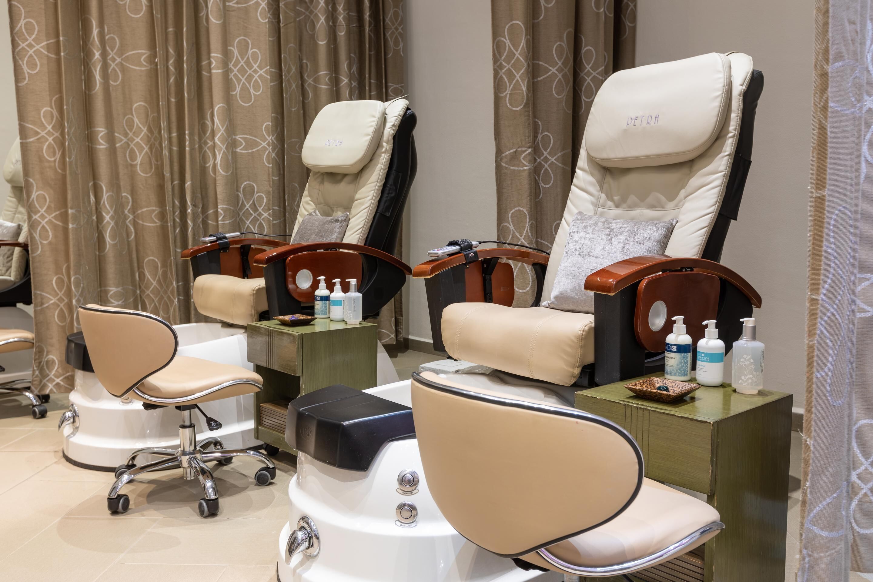 Couples treatment rooms, sauna, hot tub, steam room, Turkish bath