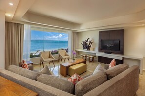 Superior Governor Ocean Front Suite - King Size Bed | Premium bedding, down comforters, memory foam beds, free minibar