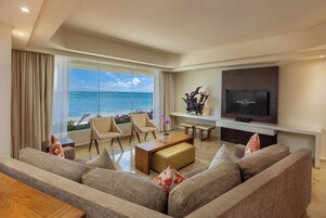 Superior Governor Ocean Front Suite - King Size Bed | View from room