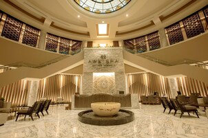 Couples treatment rooms, sauna, hot tub, steam room, Turkish bath