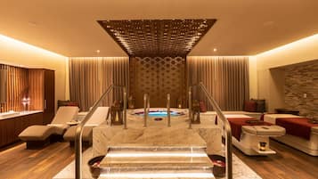 Couples treatment room(s), sauna, hot tub, steam room