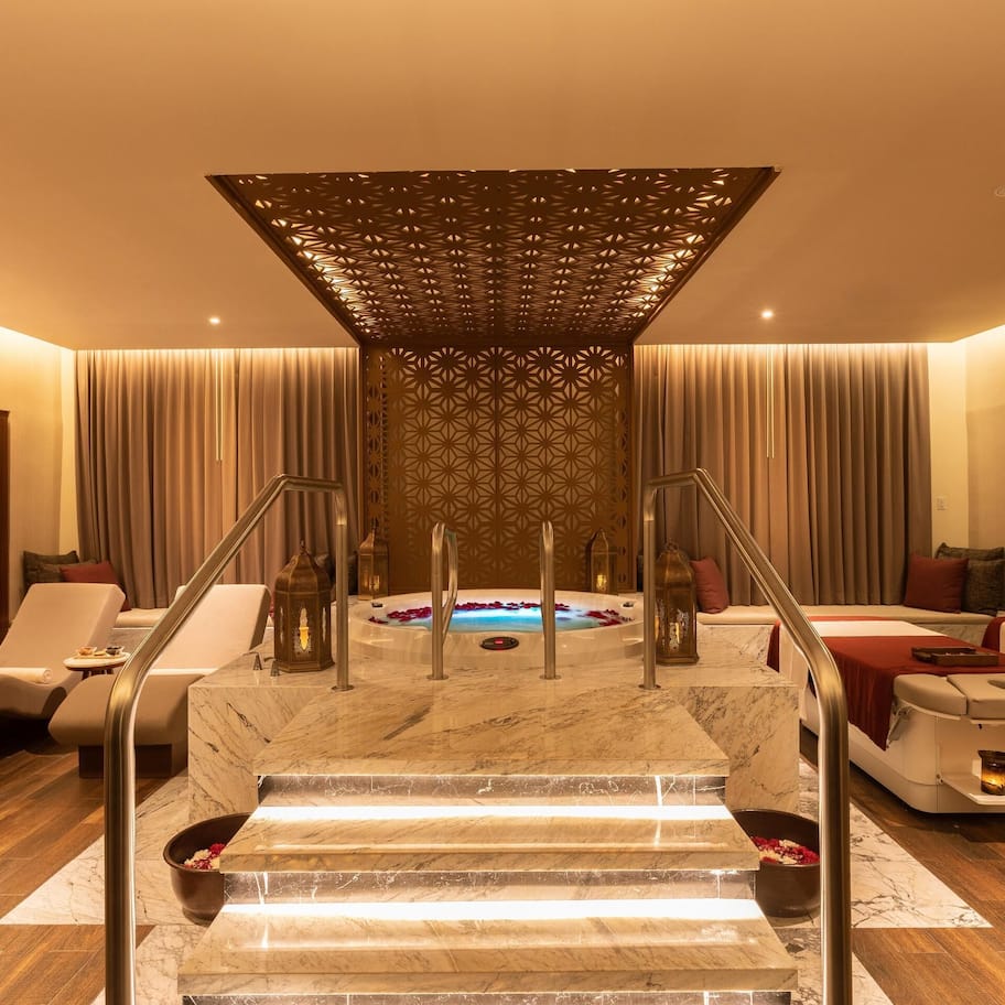 Couples treatment rooms, sauna, hot tub, steam room, Turkish bath