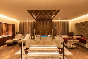 Salle de soins pour les couples, sauna, spa, bain de vapeur