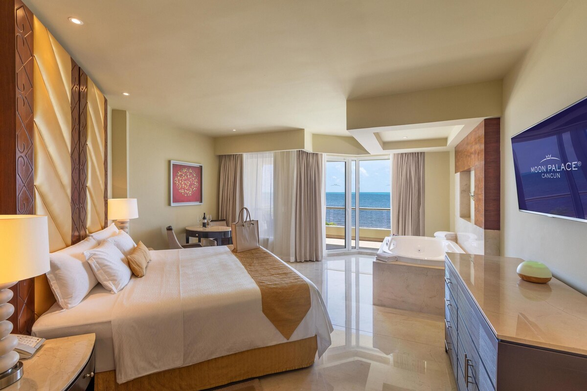 Interior de habitación de lujo en Moon Palace Cancún