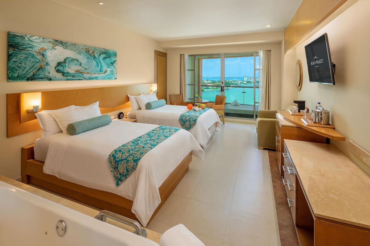 Superior Family Deluxe - Kids & Teens Free | 1 bedroom, premium bedding, down duvets, free minibar